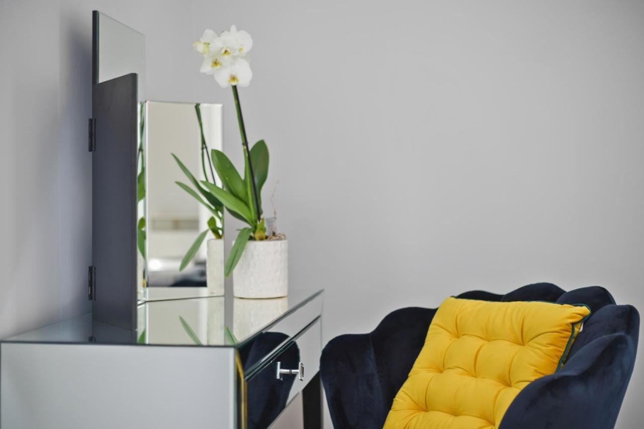 Stunning Apartment With Underground Parking! London Ngoại thất bức ảnh