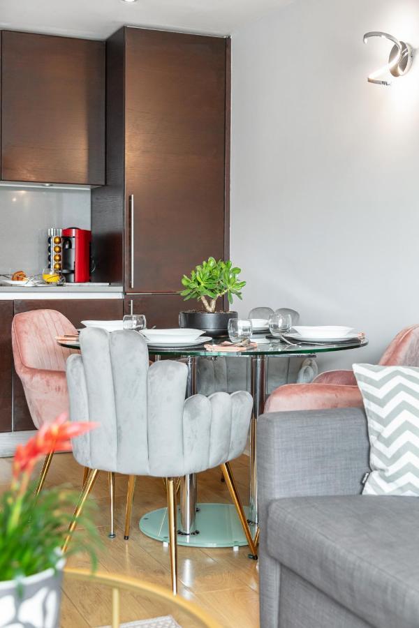 Stunning Apartment With Underground Parking! London Ngoại thất bức ảnh