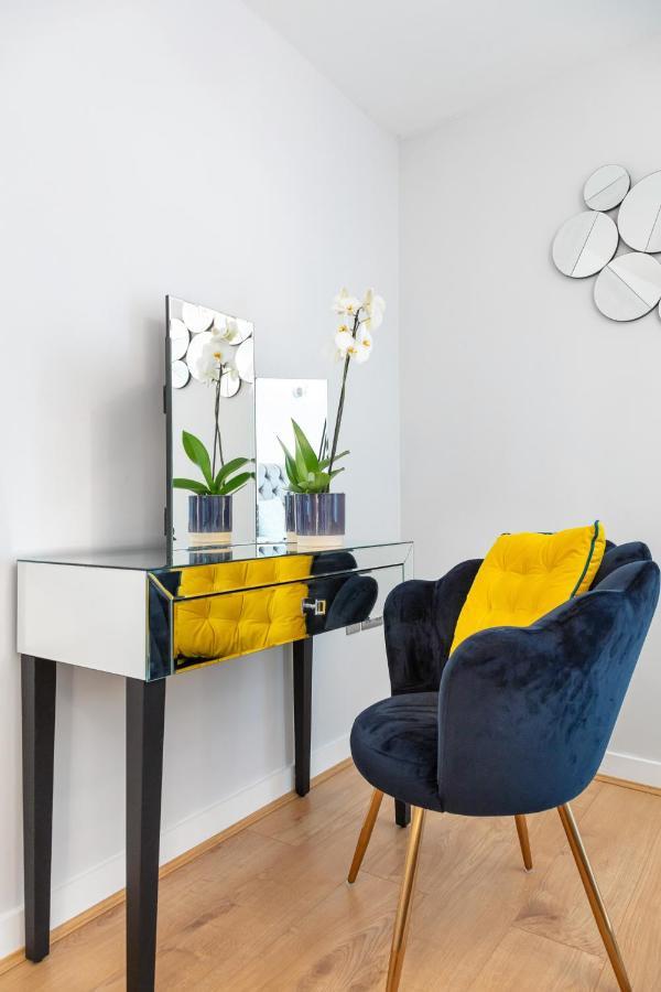 Stunning Apartment With Underground Parking! London Ngoại thất bức ảnh