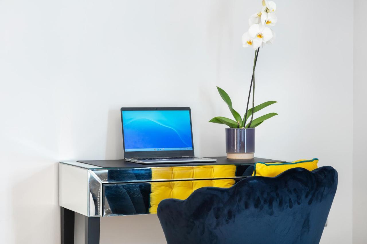 Stunning Apartment With Underground Parking! London Ngoại thất bức ảnh